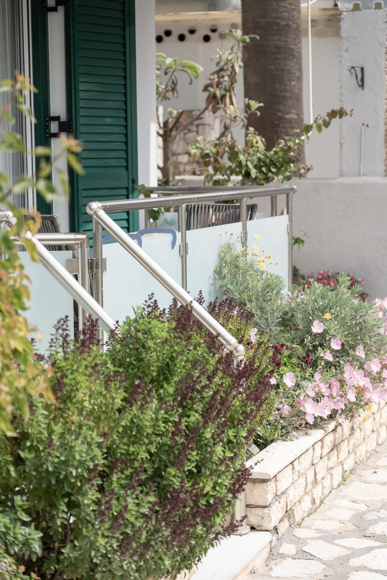Captain'S Seafront Apartments Νυδρί Εξωτερικό φωτογραφία